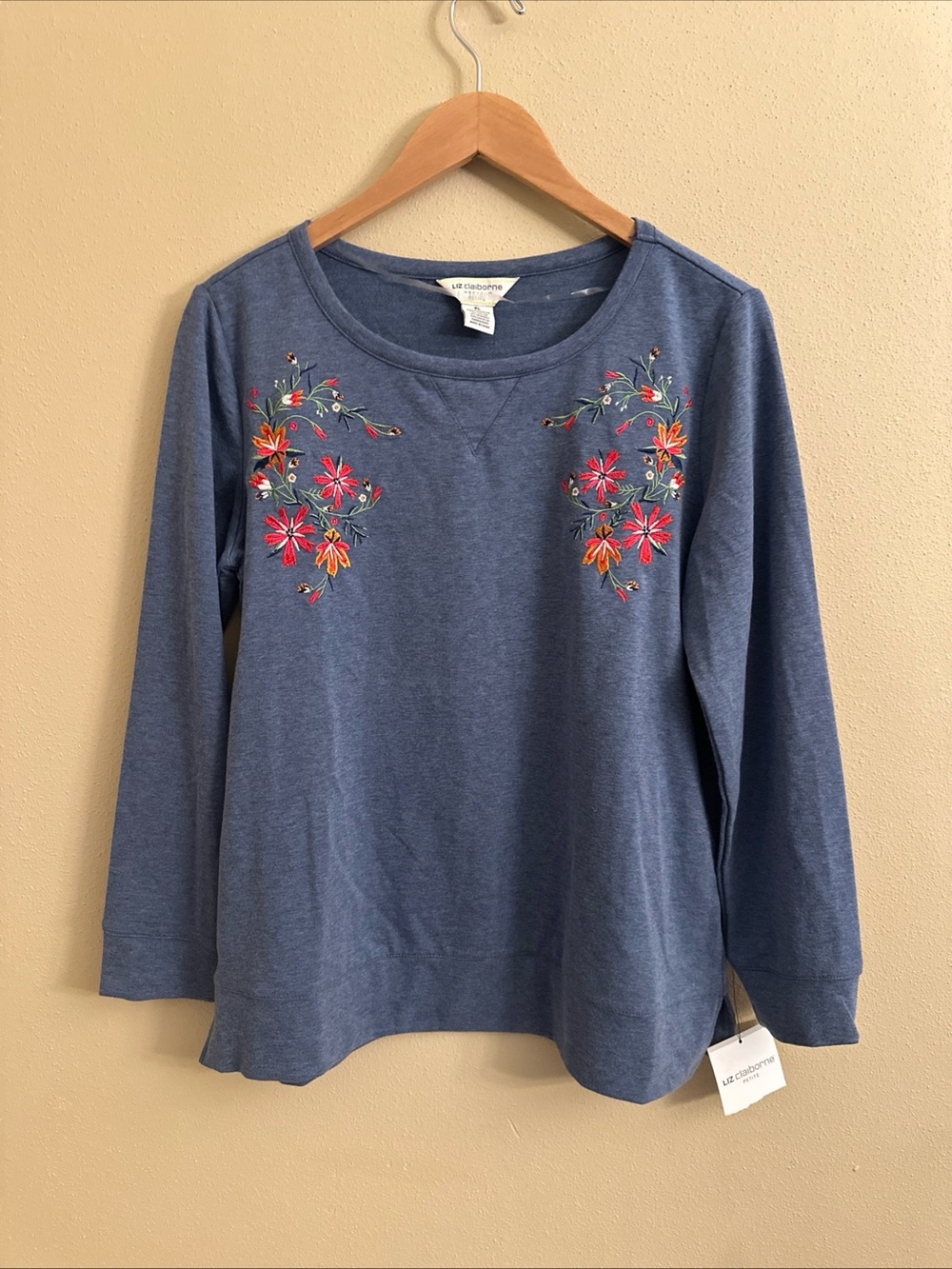 Liz Claiborne Weekend Top Petite Large PL Embroidered Tee Shirt Top NEW